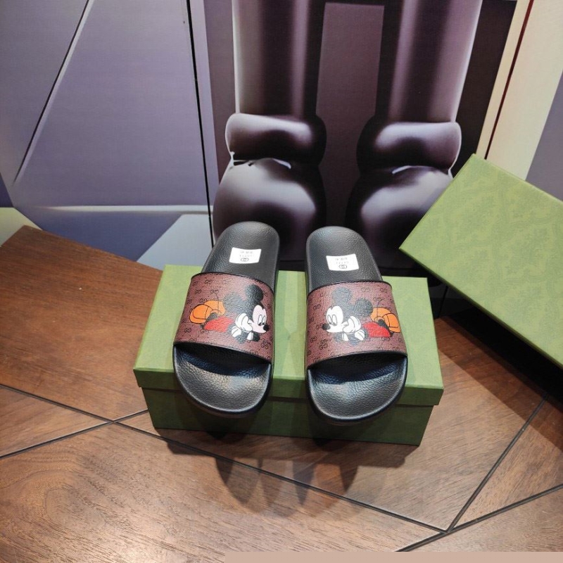 G*u*i slippers